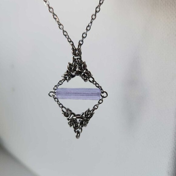 Gothic fairy purple diamond-shape necklace with a small silver chain - Picture 7 of 9